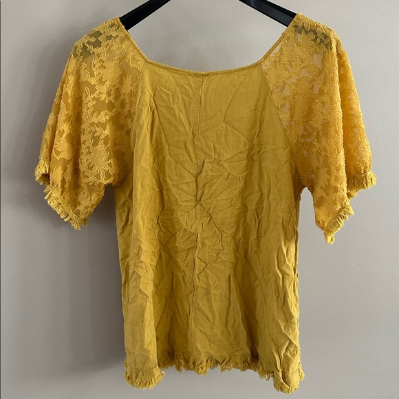 Umgee boatneck top featuring lace sleeves - Picture 4 of 4